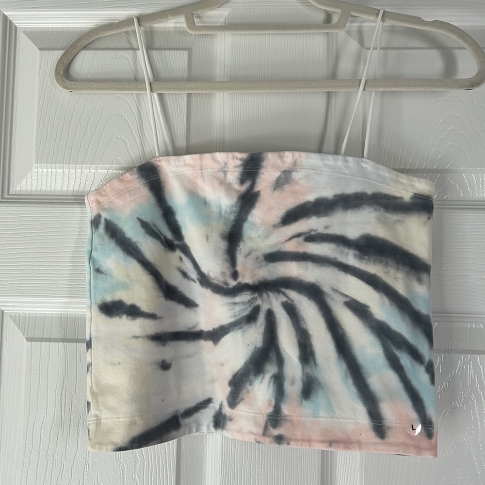 NWT American Eagle crop top. Size large. So cute! - Picture 2 of 10